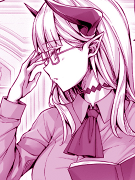 在黑板上暴露欲望的冷酷魅魔老師